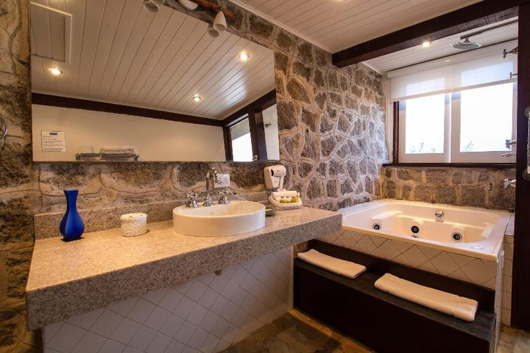 Bathroom 5, Barra do Piuva Porto Hotel, São Sebastião