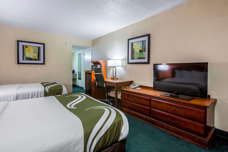 Bedroom 3, Quality Inn Northeast, DeKalb