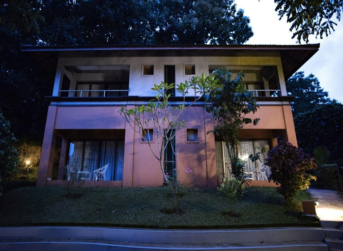 Exterior 19