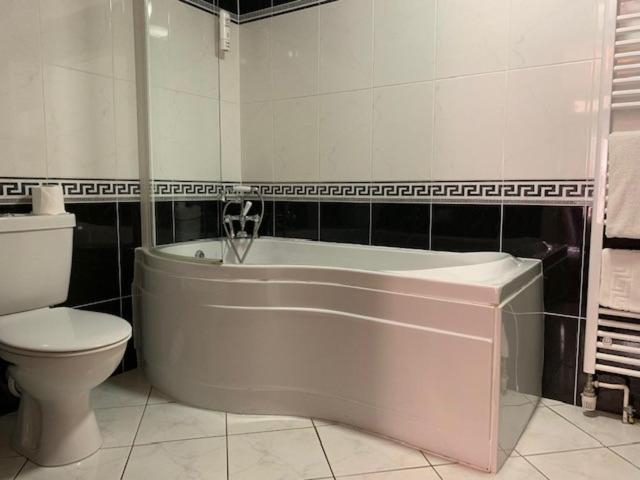 Bathroom 3, Springfield Country Hotel, Leisure Club & Spa, Dorset