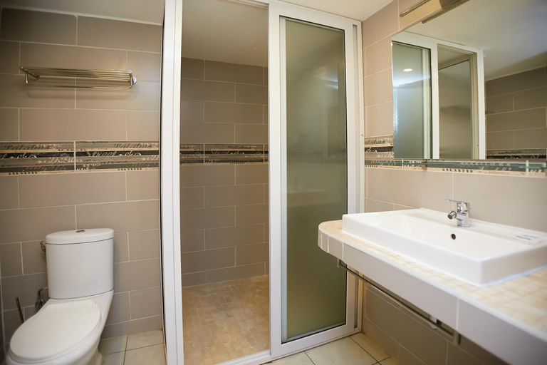 Bathroom 4, Anjary Hôtel, Analamanga