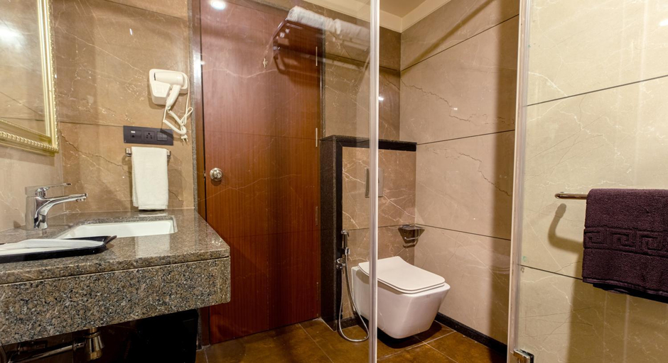 Bathroom 4, Hotel M Pro Palace Mysore - 12 Minutes to Mysore Palace, Mysore