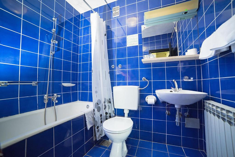 Bathroom 3, Hotel Kastel, Crikvenica