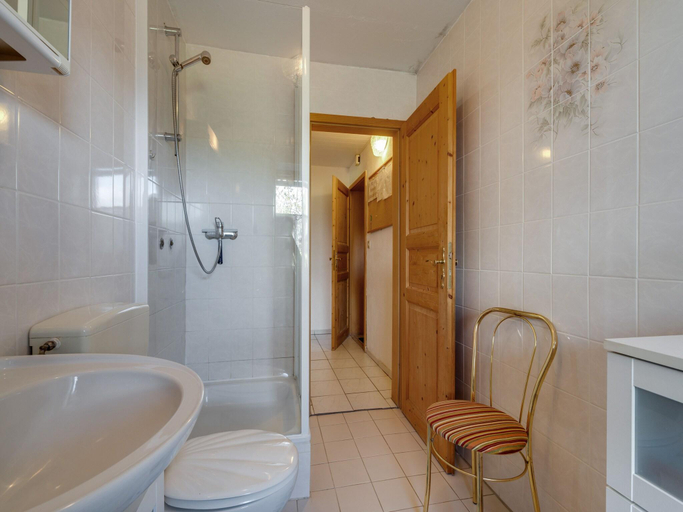 Bathroom 2, Wohnung in Neukirchen mit Skifahren Pool, Cham