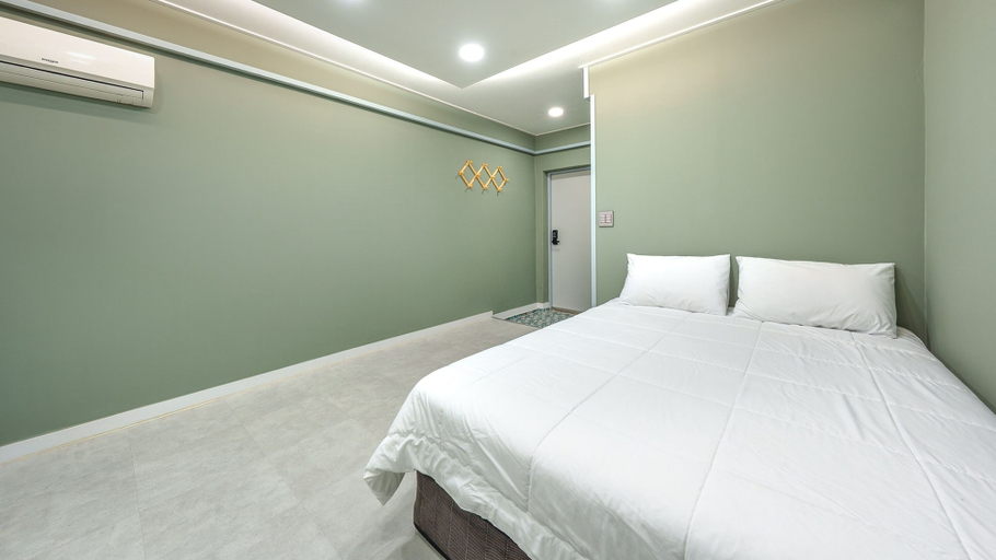 Bedroom 3, Hongcheon White Hill Pension, Hongcheon
