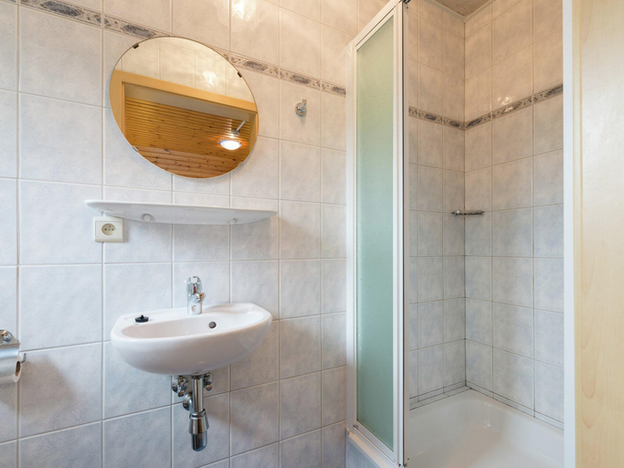 Bathroom 3, Spacious Retreat by Lake, Liège