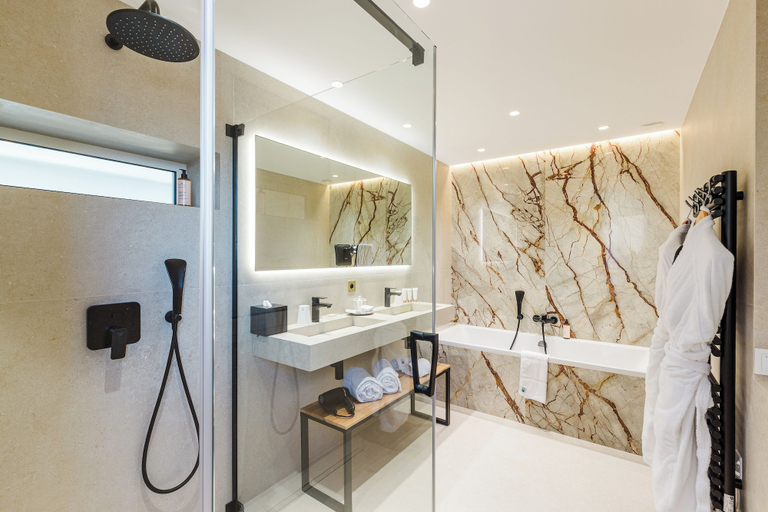 Bathroom 5, Hotel Helios, Alpes-Maritimes