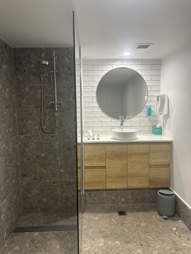Bathroom 7