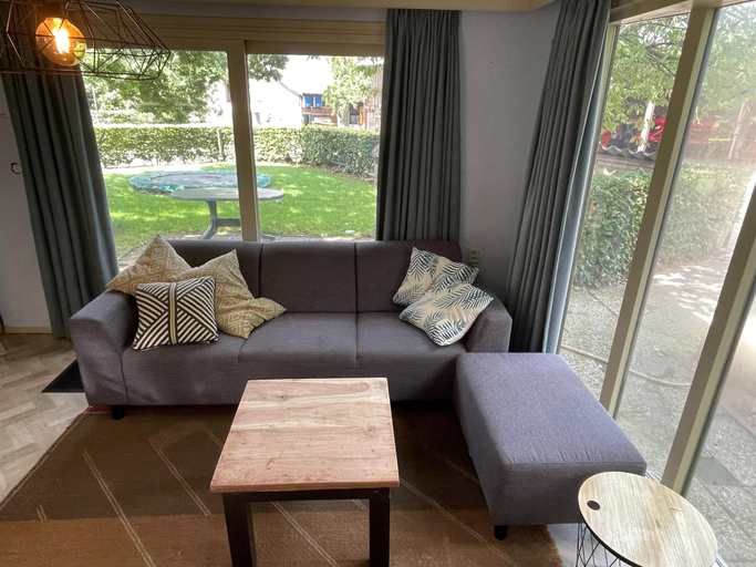 Others 5, Uden Chalet with Scenic Terrace, Uden