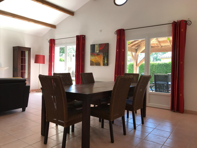 Dining 2, Villa in Les Forges Near Golf Course, Deux-Sèvres