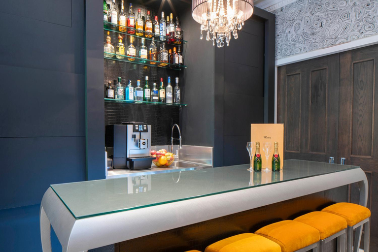 Food & Drinks 5, Eccleston Square Hotel, London
