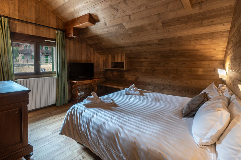 Bedroom 4, Hotel Chamois d'Or, Alpes-Maritimes