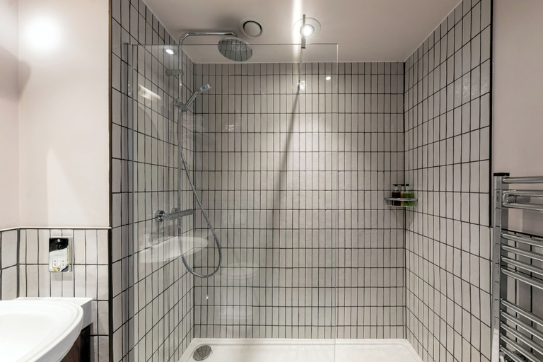 Bathroom 4, The Chamberlain Hotel, London