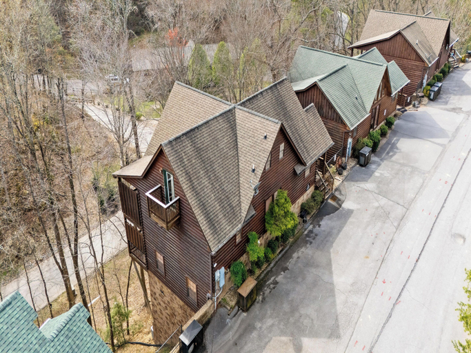 Exterior & Views 2, Simple Elegance, Sevier