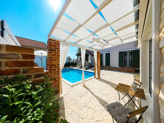 Others 4, Villa in Pridraga with Private Pool, Novigrad