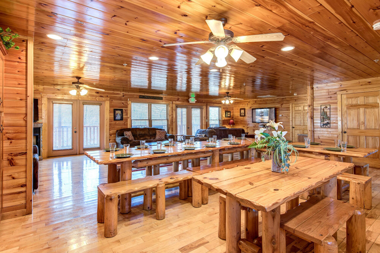 Food & Drinks 4, Hemlock Inn by Jackson Mountain Rentals, Sevier