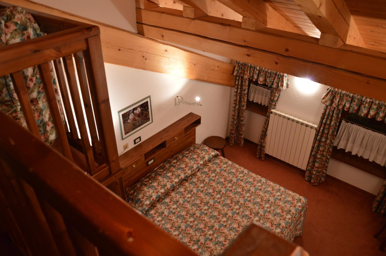 Bedroom 2, Hotel Petit Giles, Aosta