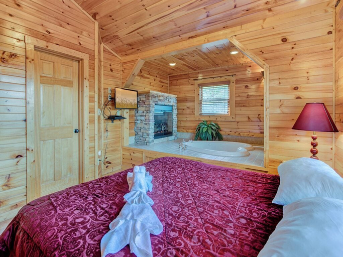 Bedroom, Magic Moments II by Jackson Mountain Rentals, Sevier