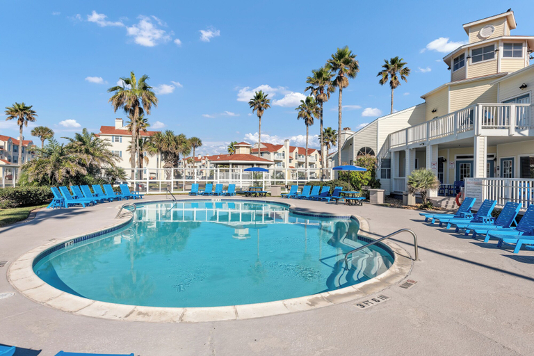 Sport & Beauty 5, Toes In The Water II by Silver Sands Vacation Rentals, Nueces