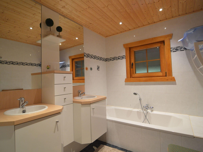 Bathroom 3, Stavelot Chalet with Garden, Liège