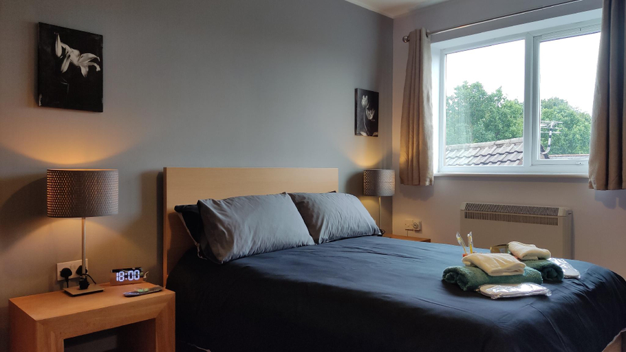 Bedroom 2, Modern 1-Bed Flat in Wigan, Wigan
