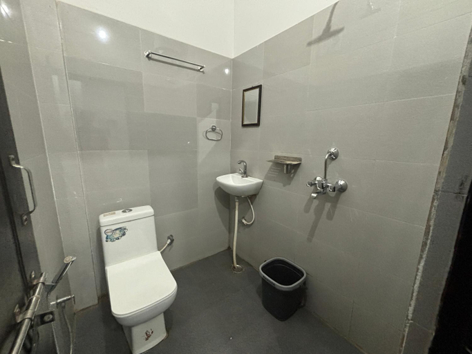 Bathroom 3, The White house, Varanasi