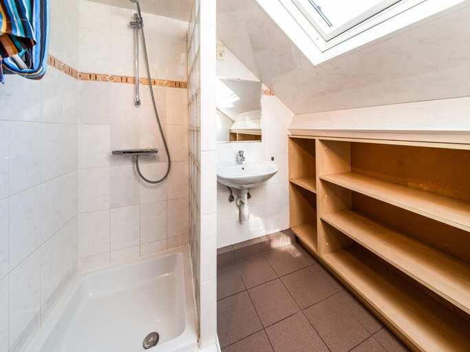 Bathroom 2, Han-sur-Lesse cottage, Namur