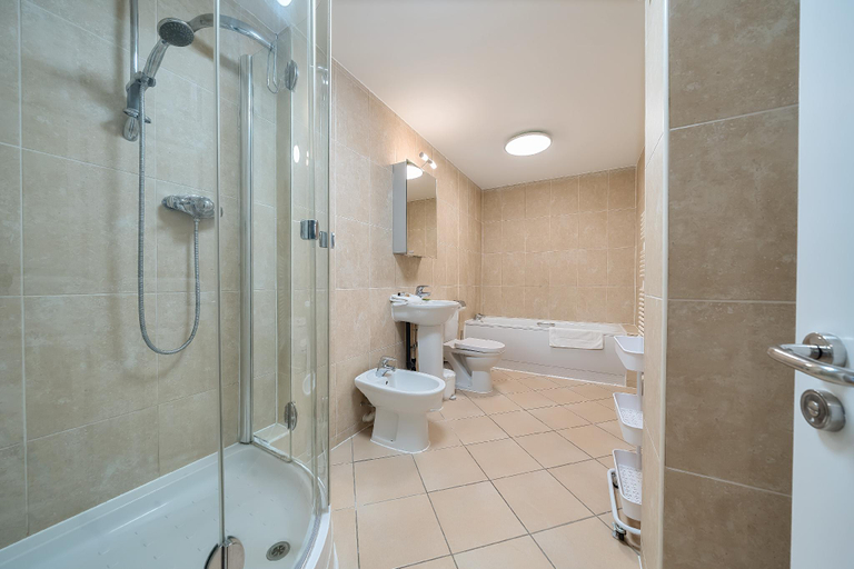 Bathroom, Roomspace Serviced Apartments - The Courtyard Penthouse, London