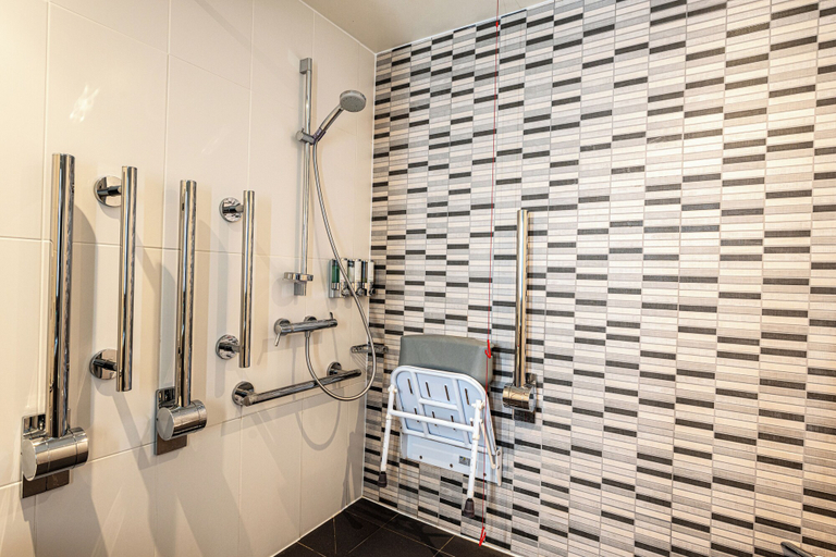 Bathroom 5, Hampton by Hilton Bristol Airport, North Somerset