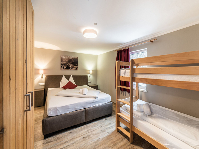 Bedroom 3, Alpine Chalet Near Zell am See for 12, Zell am See