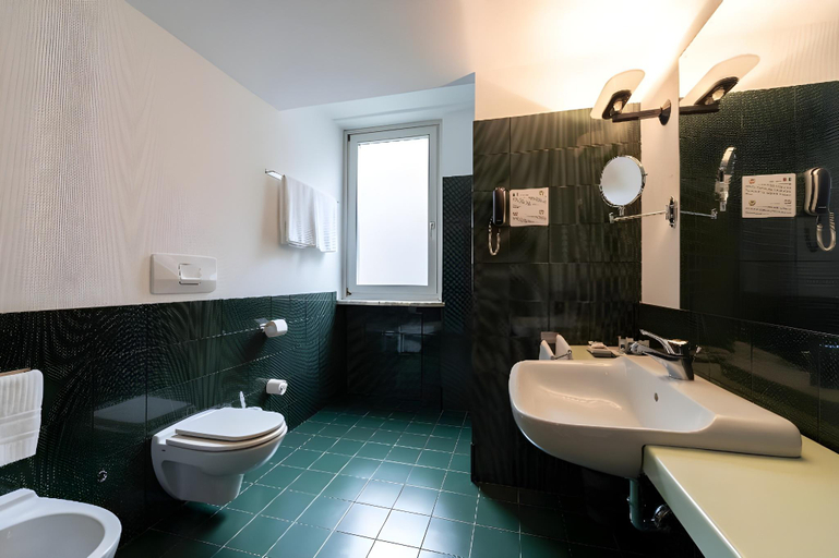 Bathroom 4, Hotel Buonconsiglio, Trento