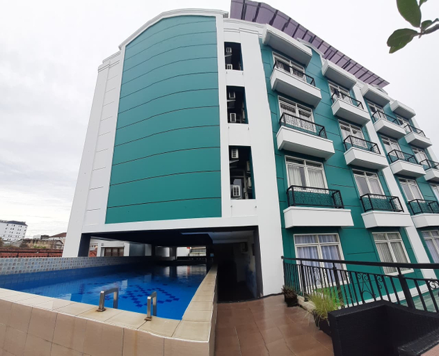 Exterior & Views