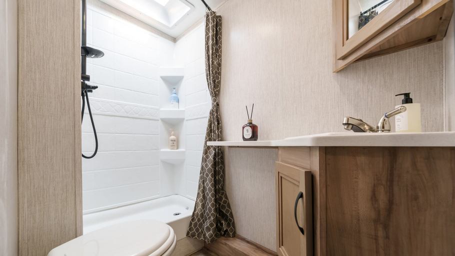 Bathroom 2, Sokcho Supuro Caravan, Goseong