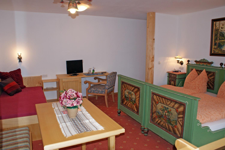 Bedroom 2, Alpenpanoramahotel Kohlhiasl-Hoh, Berchtesgadener Land