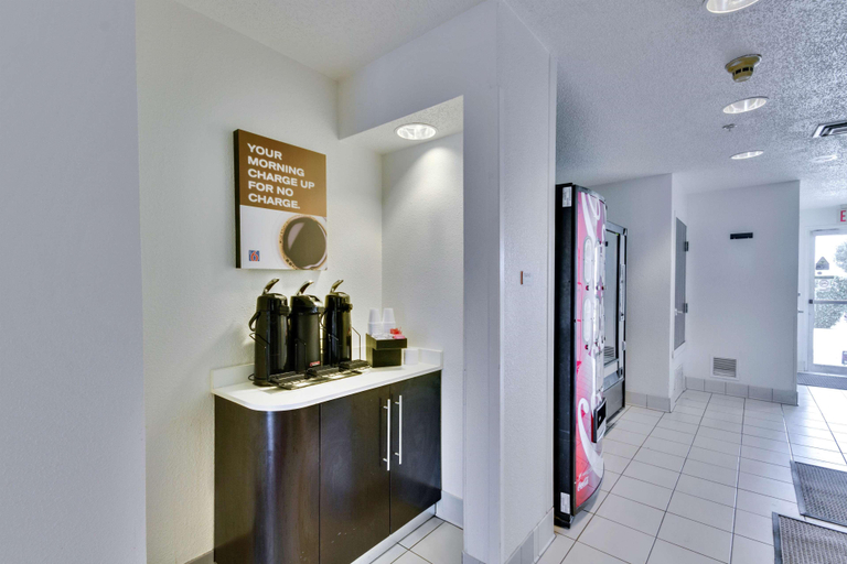 Public Area 2, Motel 6 Lewisville, TX - Dallas, Denton