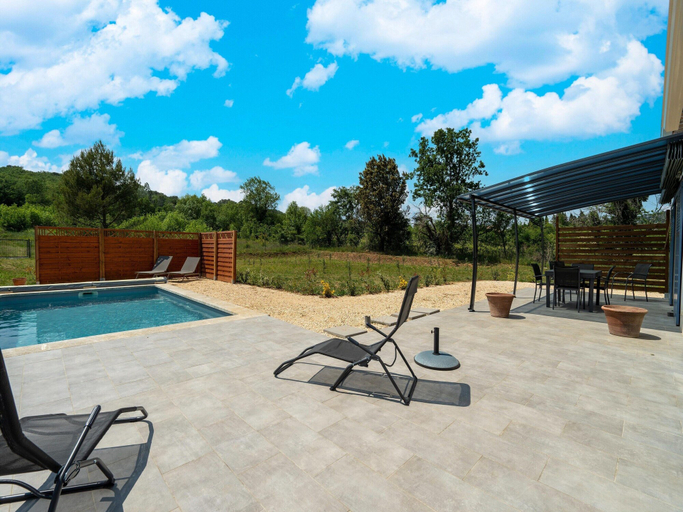 Pool 3, Cosy Holiday Home With Pool, Gard