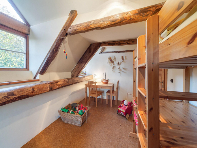 Others 4, Spacious Retreat with Garden, Celle