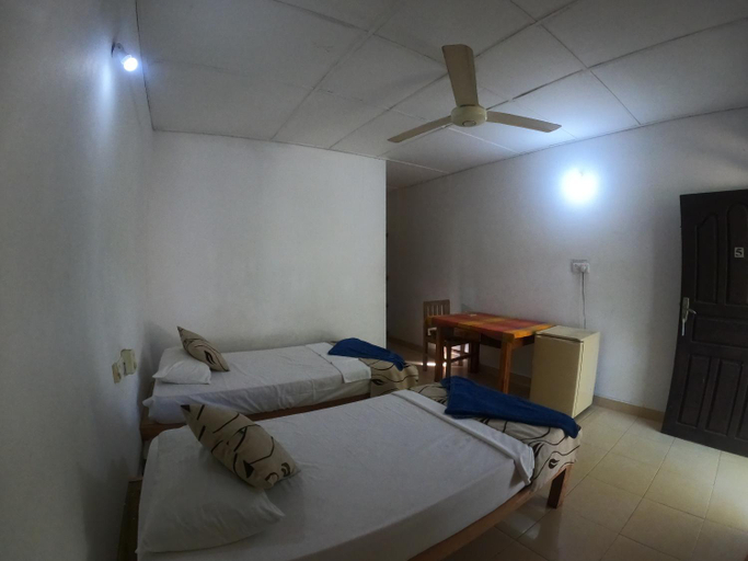 Bedroom 2, DEEP SEA RESORT PADI DIVE CENTER, Manmunai North