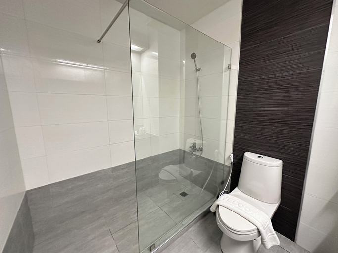 Bathroom 8