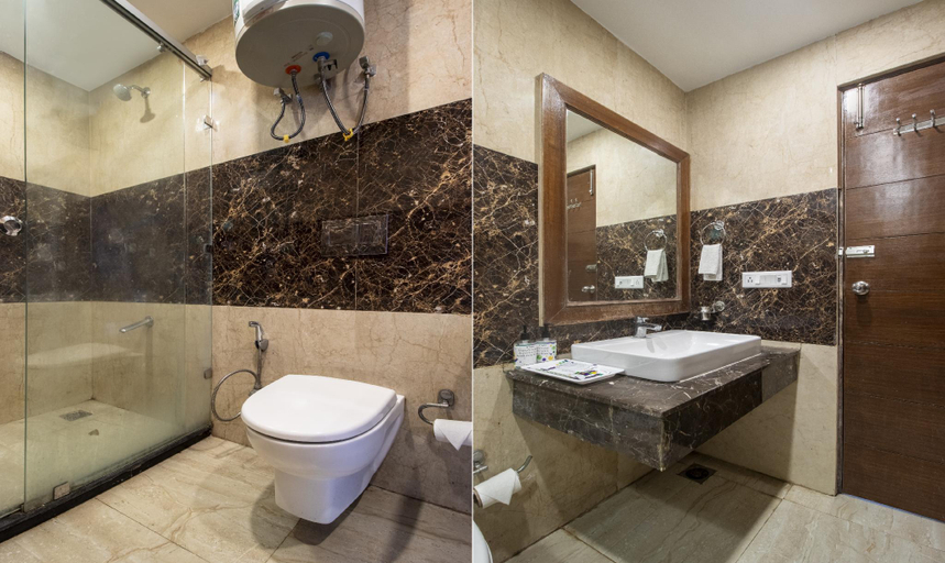 Bathroom 4, Treebo Premium Queen of Hills 900 M from Mall Road, Dehradun