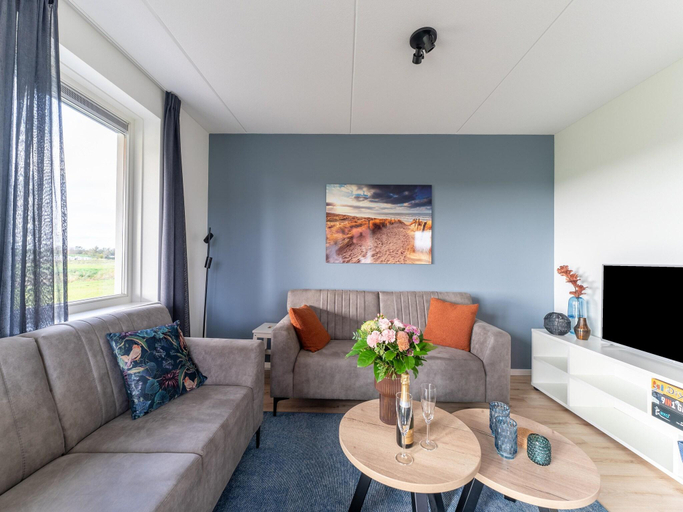 Others 5, Modern holiday home by the sea with sauna, Tholen