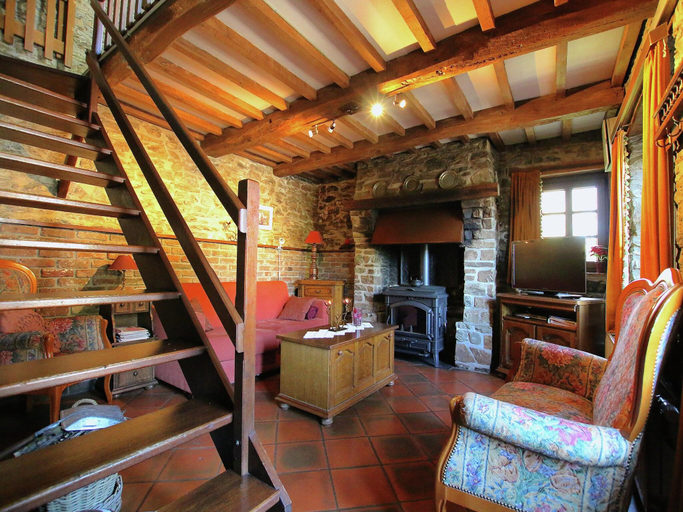 Others 5, Forest Hideaway, Baillamont, Namur