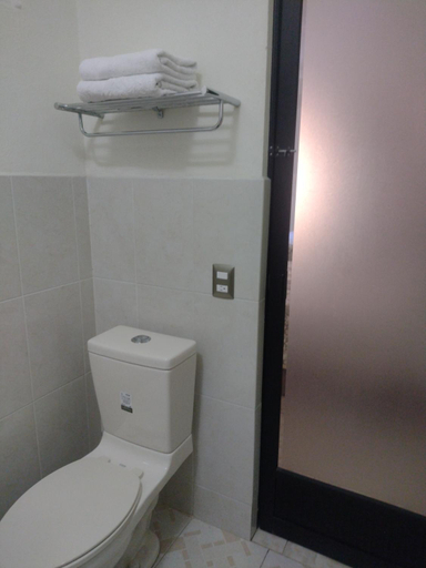 Bathroom 3, Hotel El Refugio, Ezequiel Montes