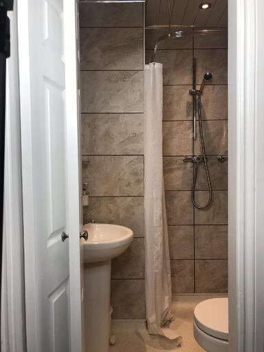 Bathroom 4, Cassandra Guest House, Plymouth