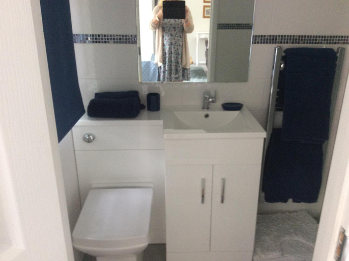 Bathroom, Eden Lodge, Kent