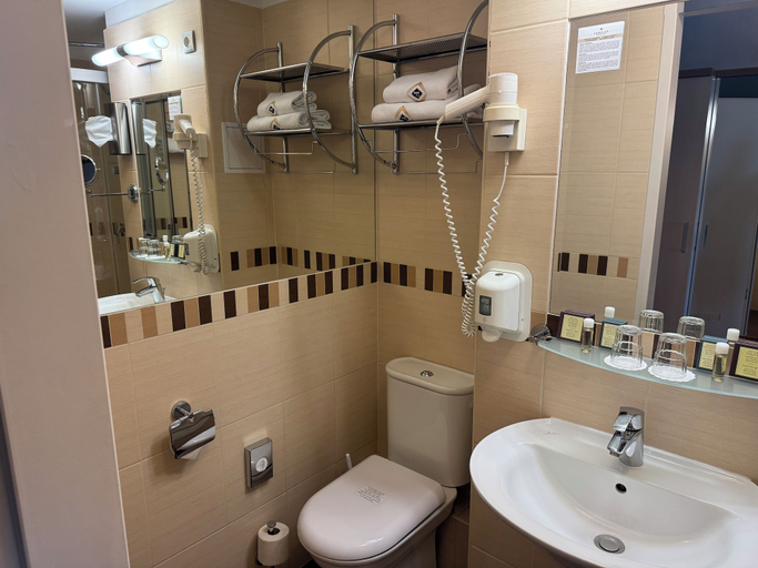 Bathroom 5, Famulus Hotel, Győr