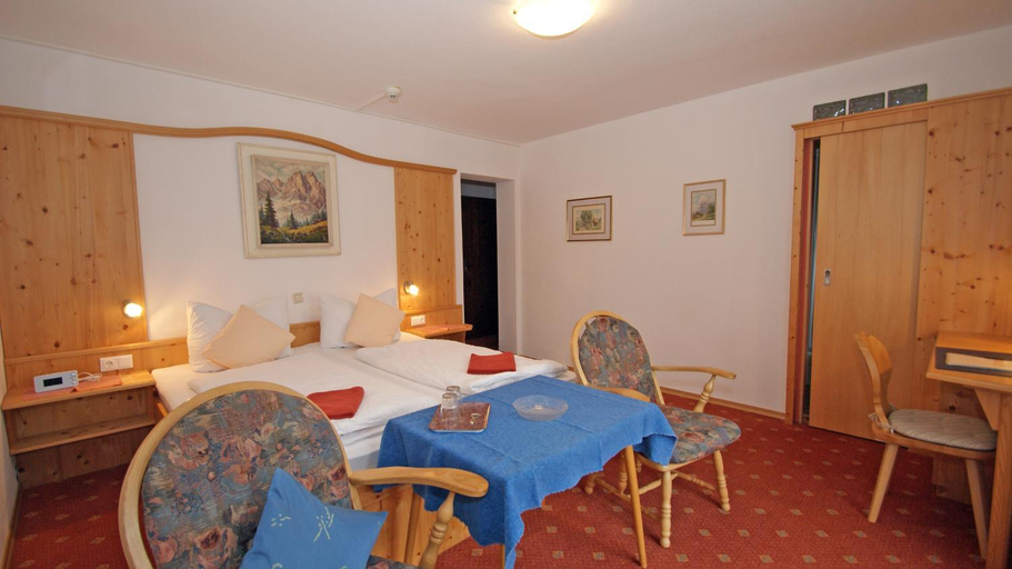 Bedroom 4, Alpenpanoramahotel Kohlhiasl-Hoh, Berchtesgadener Land