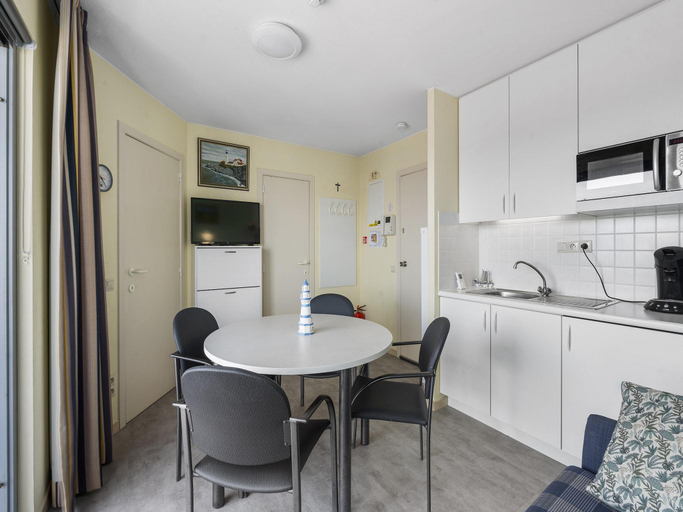 Others 5, Spacious studio near seafront, West-Vlaanderen