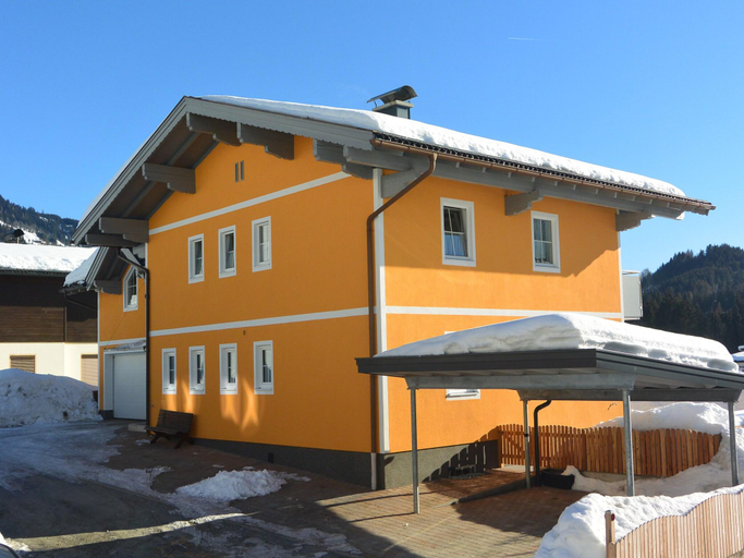 Others 4, Mansion in Goldegg near Ski Lift, Sankt Johann im Pongau
