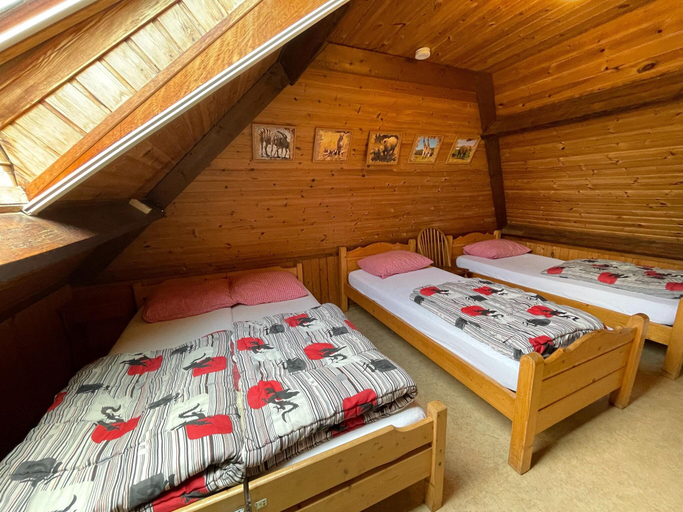 Bedroom 2, Family Farmhouse with go-karts, Uden